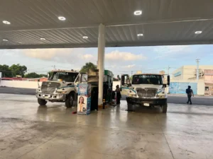 Pipas de agua potable en Cancún