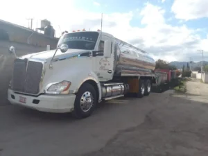 Pipas de agua potable en Cancún