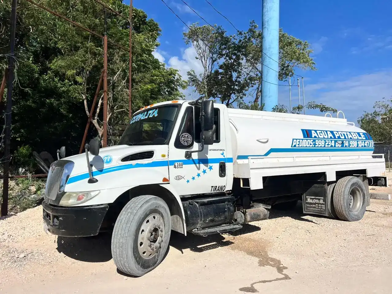 Pipa de agua potable en Cancún
